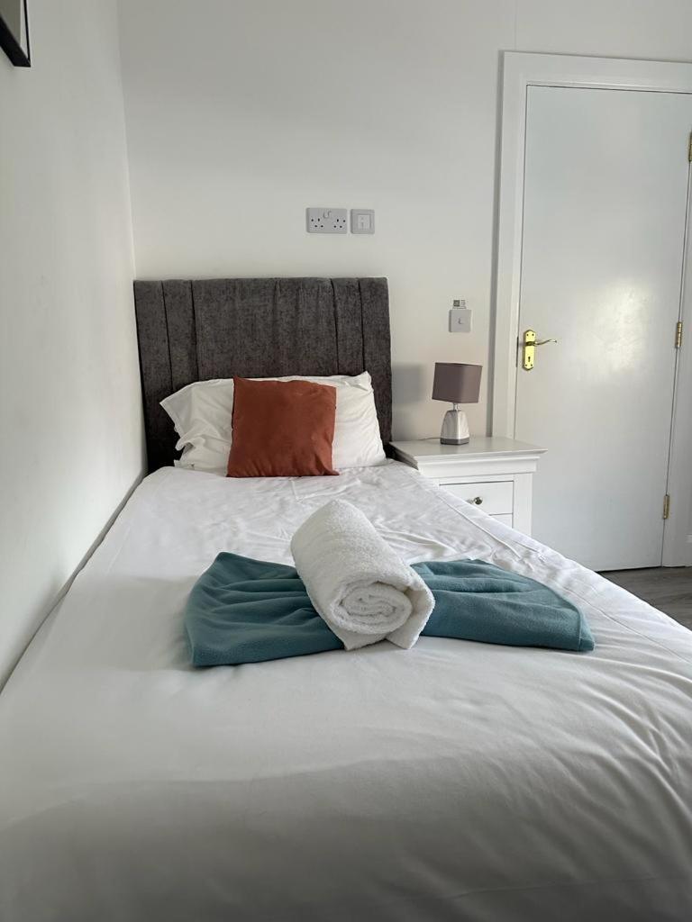 Eyre Square Lane Budget Rooms Galway Bagian luar foto